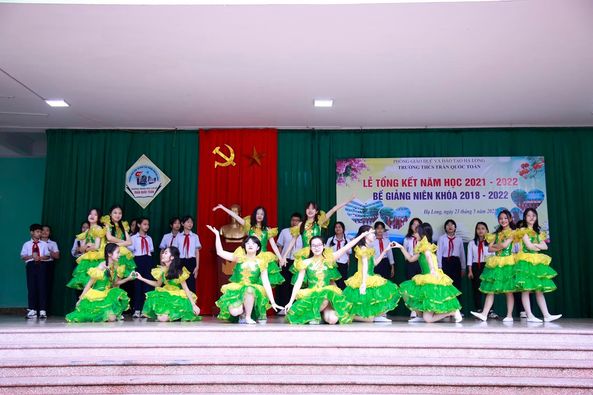 LỄ TỔNG KẾT NĂM HỌC 2021-2022 VÀ BẾ GIẢNG NIÊN KHÓA 2018-2022